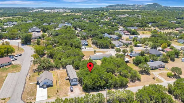 915 Bosque River Drive, Granbury, TX 76048