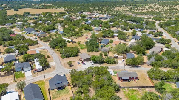 2513 Creekview Drive, Granbury, TX 76048