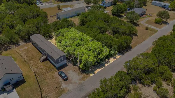 915 Bosque River Drive, Granbury, TX 76048
