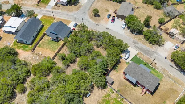 2513 Creekview Drive, Granbury, TX 76048