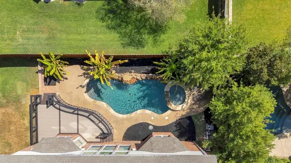 956 Water Oak Drive, Grapevine, TX 76051