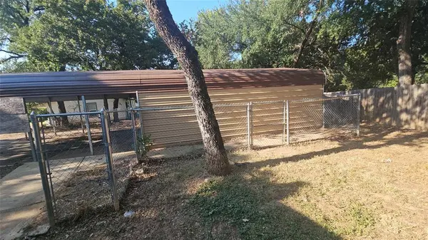 100 Live Oak Street, Sanctuary, TX 76020