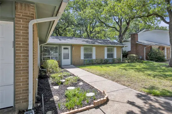 2812 Norwood Lane, Arlington, TX 76013