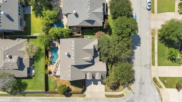956 Water Oak Drive, Grapevine, TX 76051