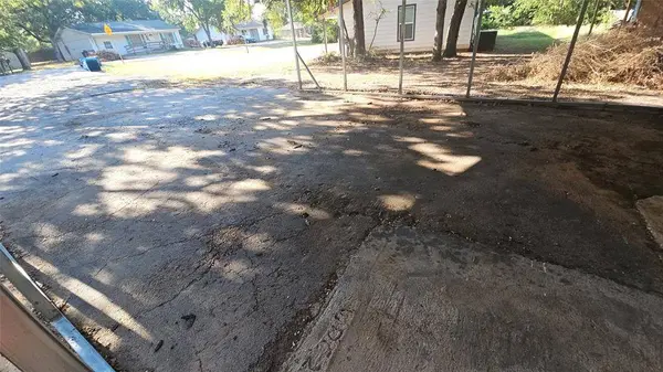 100 Live Oak Street, Sanctuary, TX 76020