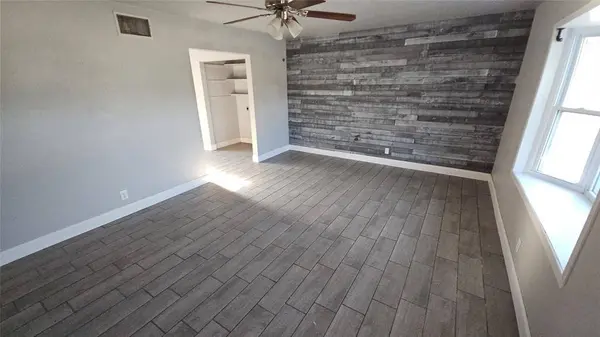 833 James Street, Azle, TX 76020