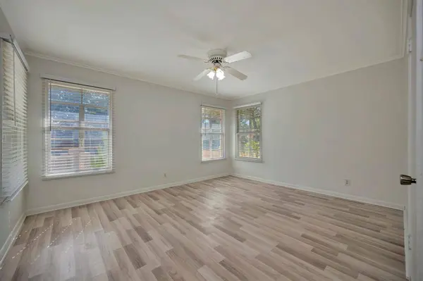 6106 Guilford Street, Forest Hill, TX 76119