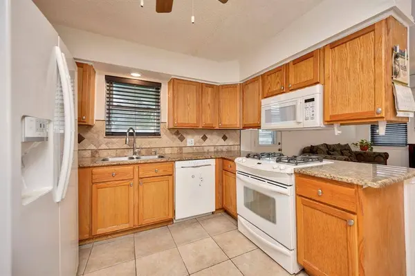 512 E Mission Street, Crowley, TX 76036