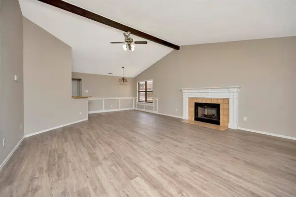 4210 Meadow Park Drive, Arlington, TX 76017