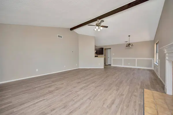 4210 Meadow Park Drive, Arlington, TX 76017