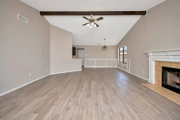 4210 Meadow Park Drive, Arlington, TX 76017
