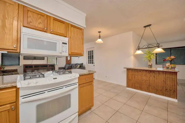 512 E Mission Street, Crowley, TX 76036