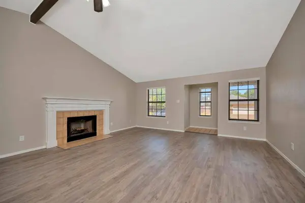 4210 Meadow Park Drive, Arlington, TX 76017