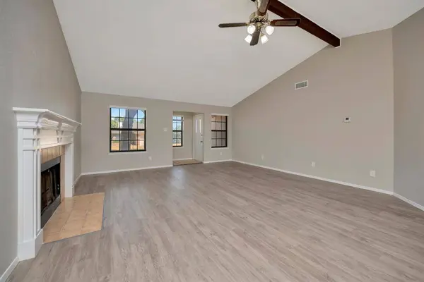 4210 Meadow Park Drive, Arlington, TX 76017