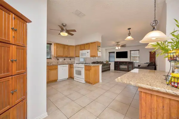 512 E Mission Street, Crowley, TX 76036