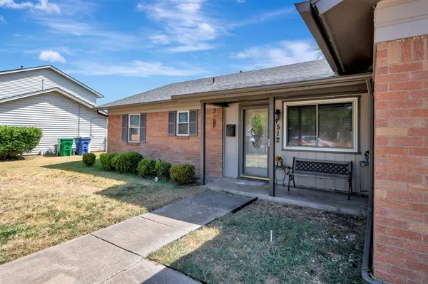 512 E Mission Street, Crowley, TX 76036