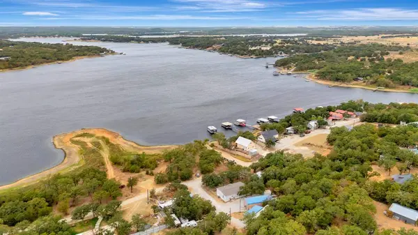 445 Lakeside Drive, Bowie, TX 76230