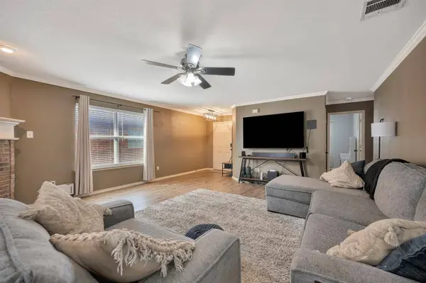 10860 Braemoor Drive, Fort Worth, TX 76052