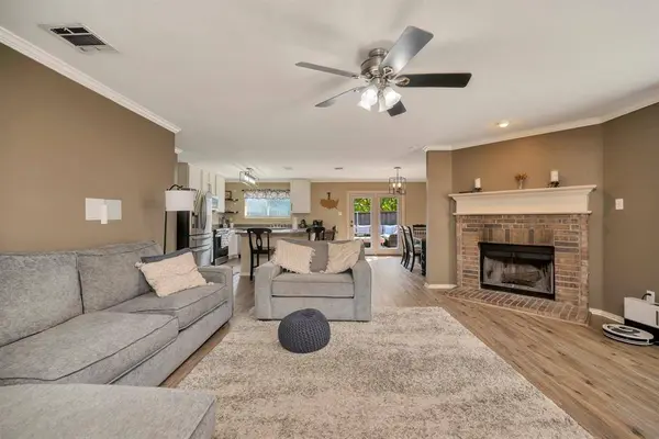 10860 Braemoor Drive, Fort Worth, TX 76052