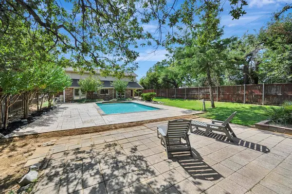 2101 Holt Road, Arlington, TX 76006