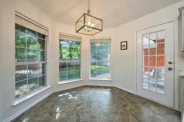 2214 New Mill Lane, Arlington, TX 76012