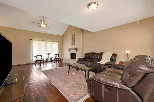 2101 Holt Road, Arlington, TX 76006