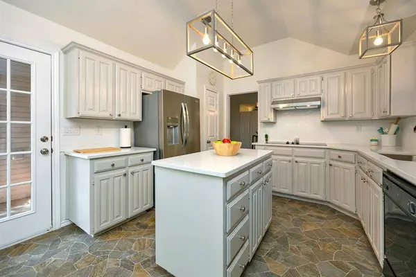 2214 New Mill Lane, Arlington, TX 76012