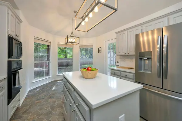 2214 New Mill Lane, Arlington, TX 76012