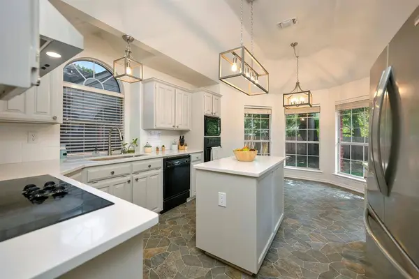 2214 New Mill Lane, Arlington, TX 76012