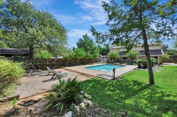 2101 Holt Road, Arlington, TX 76006