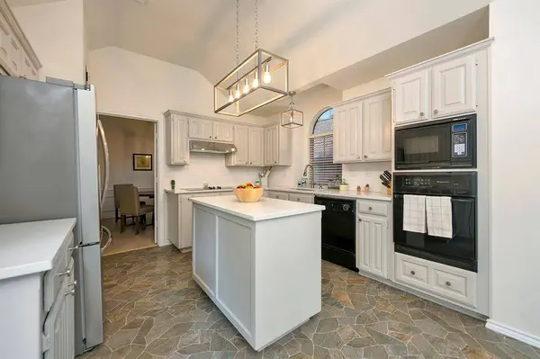2214 New Mill Lane, Arlington, TX 76012
