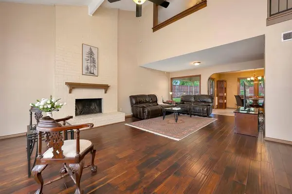 2101 Holt Road, Arlington, TX 76006
