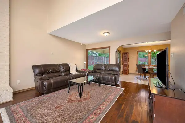 2101 Holt Road, Arlington, TX 76006