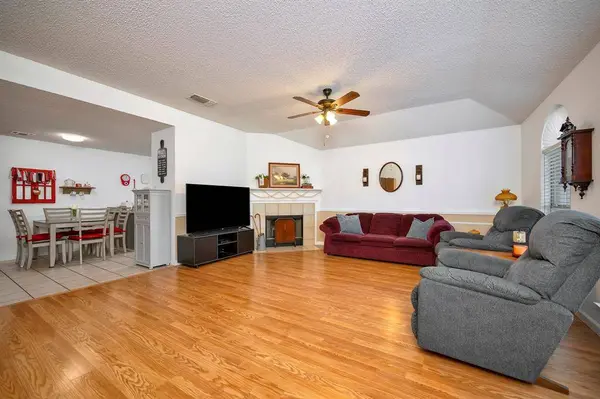 936 Fenway Lane, Saginaw, TX 76179