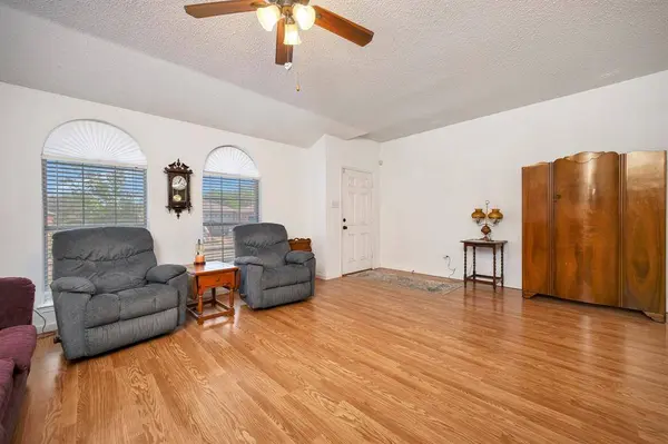 936 Fenway Lane, Saginaw, TX 76179
