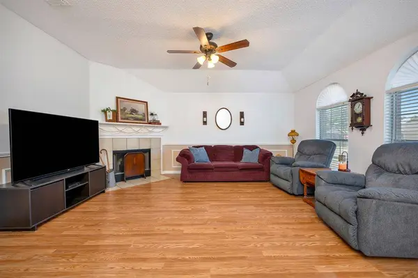 936 Fenway Lane, Saginaw, TX 76179