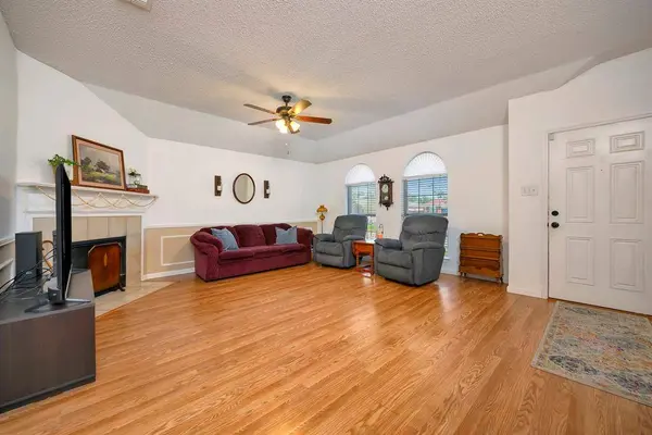936 Fenway Lane, Saginaw, TX 76179