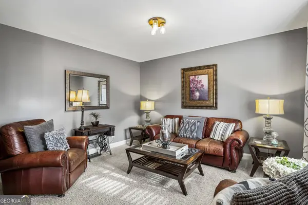 8 Ranan LN, Newnan, GA 30263