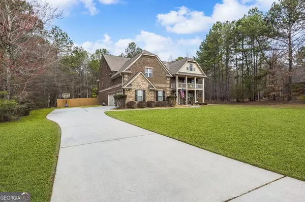8 Ranan LN, Newnan, GA 30263