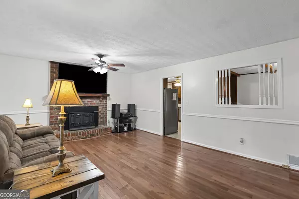 6 Little John WAY, Newnan, GA 30263