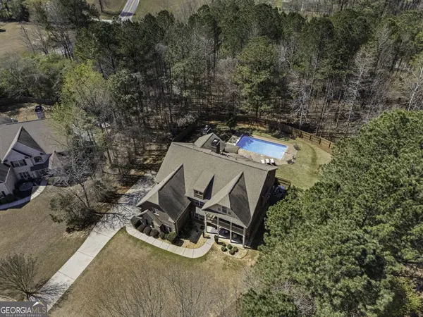 8 Ranan LN, Newnan, GA 30263