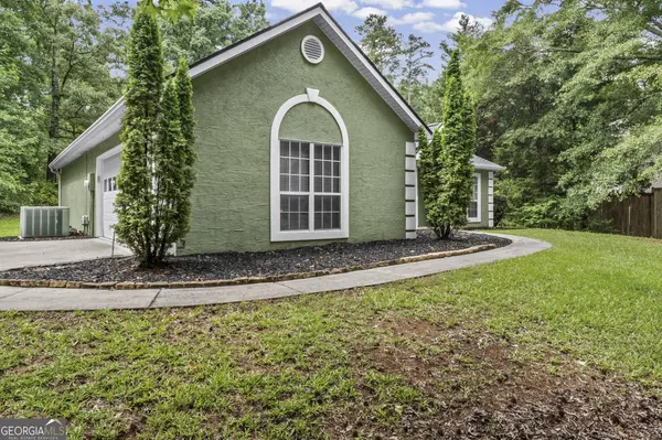 5 Queens CT, Sharpsburg, GA 30277