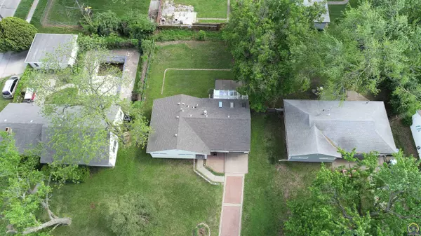 3905 SW Mission CT, Topeka, KS 66614