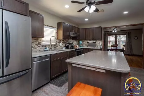 3457 SW Birchwood DR, Topeka, KS 66614