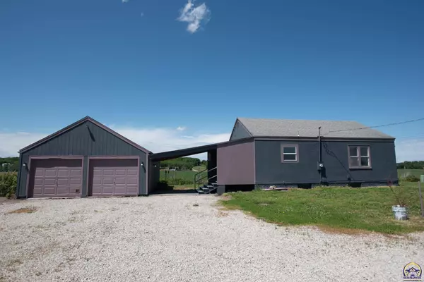 2381 Barton RD, Grantville, KS 66429