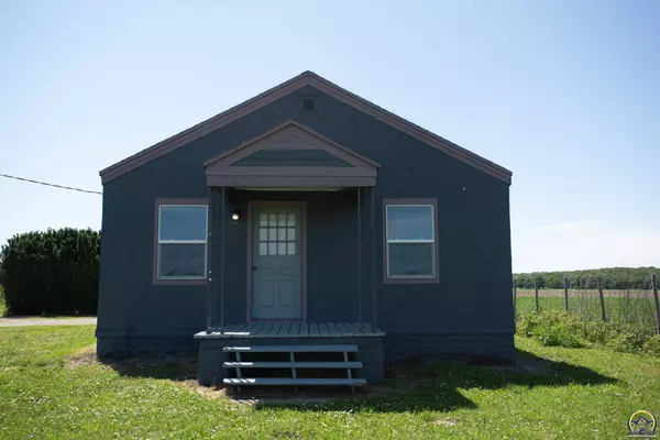 2381 Barton RD, Grantville, KS 66429