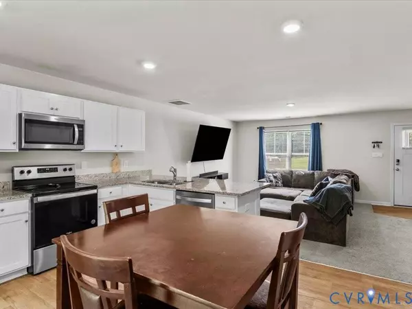 3605 Roselawn TER, Hopewell, VA 23860