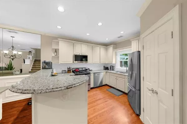 8555 Hope Mews CT, Sandy Springs, GA 30350