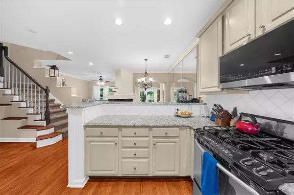 8555 Hope Mews CT, Sandy Springs, GA 30350