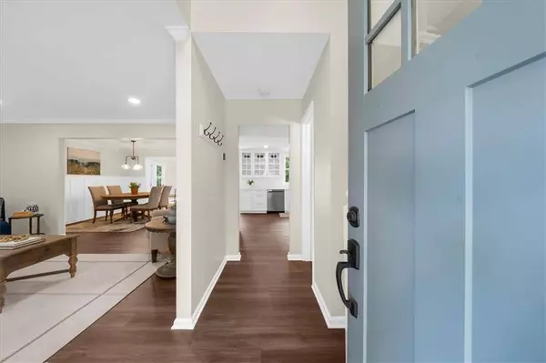 270 Park Bridge LN, Roswell, GA 30075